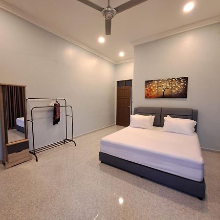 Zn Homestay Gong Badak Kampong Pengkalan Maras エクステリア 写真