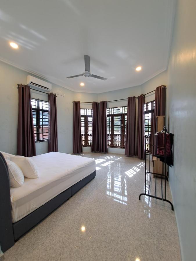Zn Homestay Gong Badak Kampong Pengkalan Maras エクステリア 写真